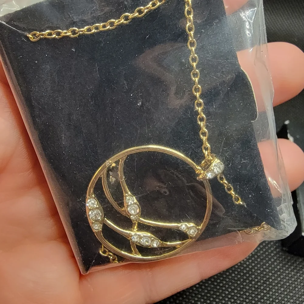 2013 AVON Organic Style Embellished Pendant Necklace Rhinestone Gold tone Sealed